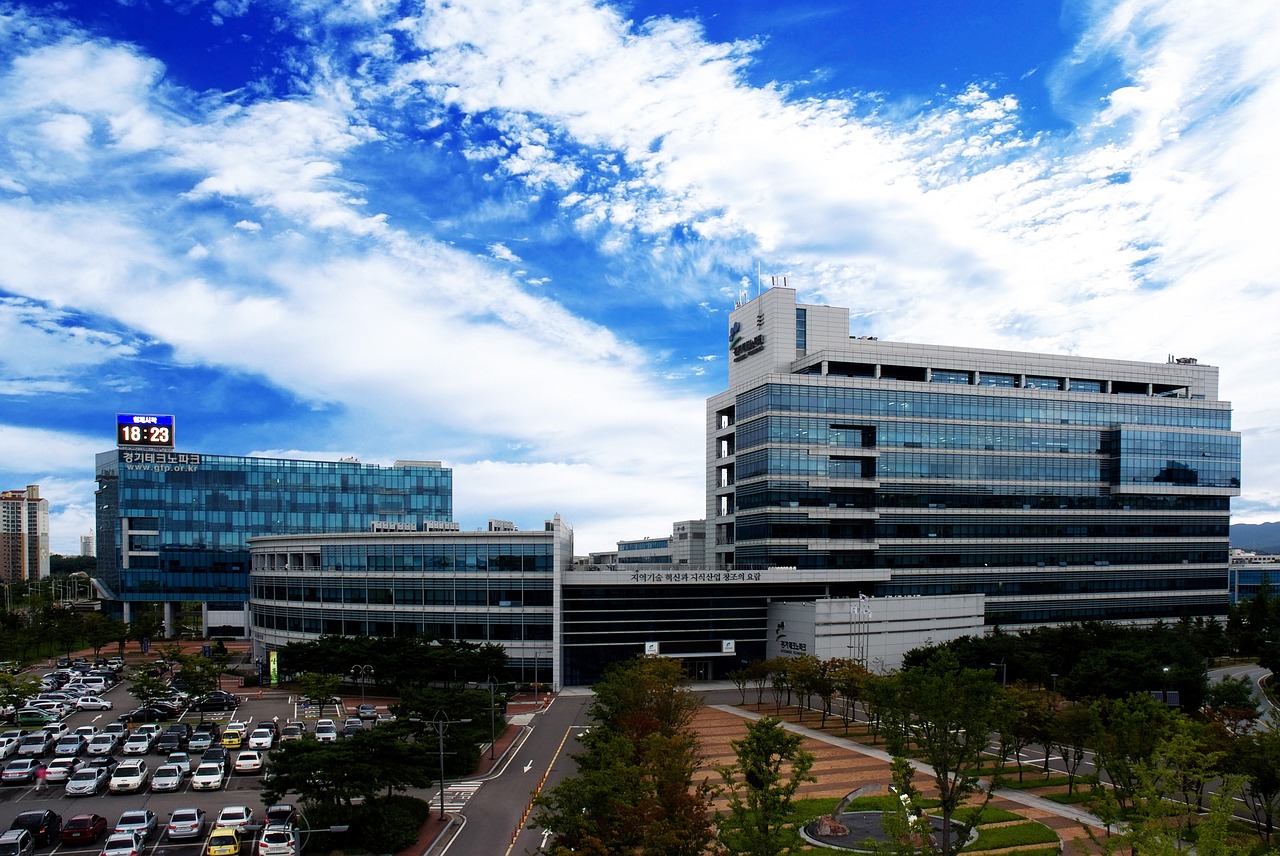 最新建筑材料與創(chuàng)新突破，現(xiàn)代建筑領(lǐng)域的新潮流