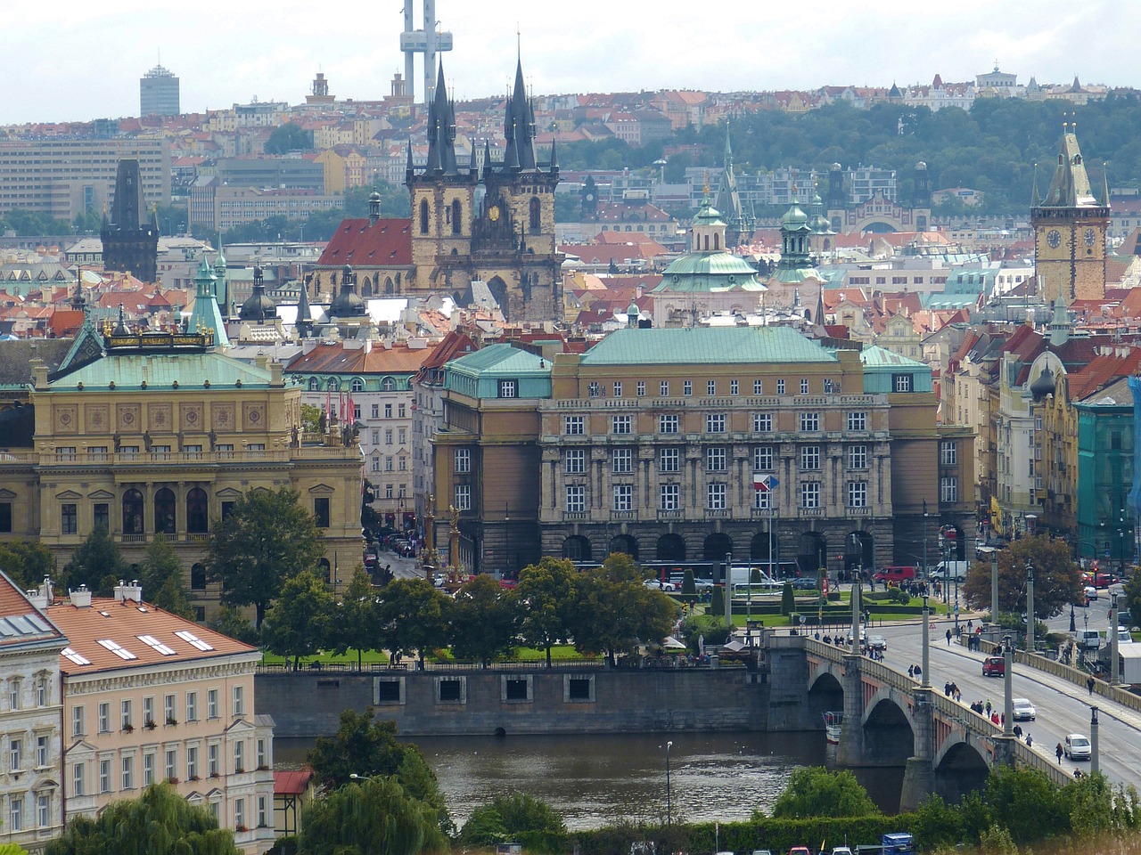 鄭州四個(gè)中心最新動(dòng)態(tài)，城市發(fā)展的脈搏與未來(lái)展望展望