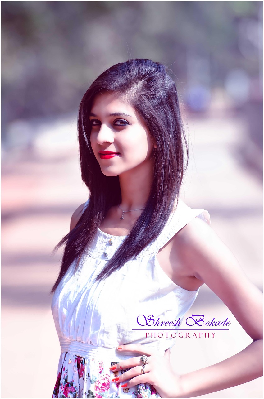 迪麗熱巴在時尚芭莎中的璀璨風(fēng)采，星光下的時尚引領(lǐng)者