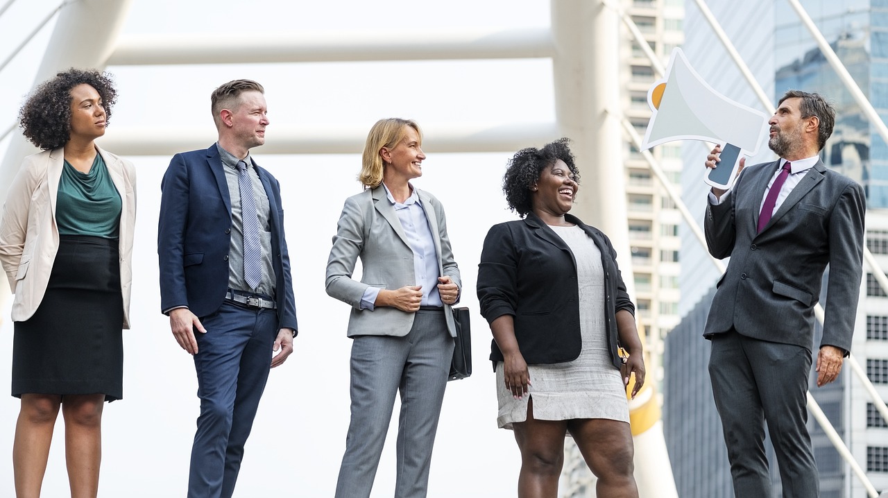 FCWR非緣勿擾最新一期，探尋現(xiàn)代都市情感新動(dòng)向