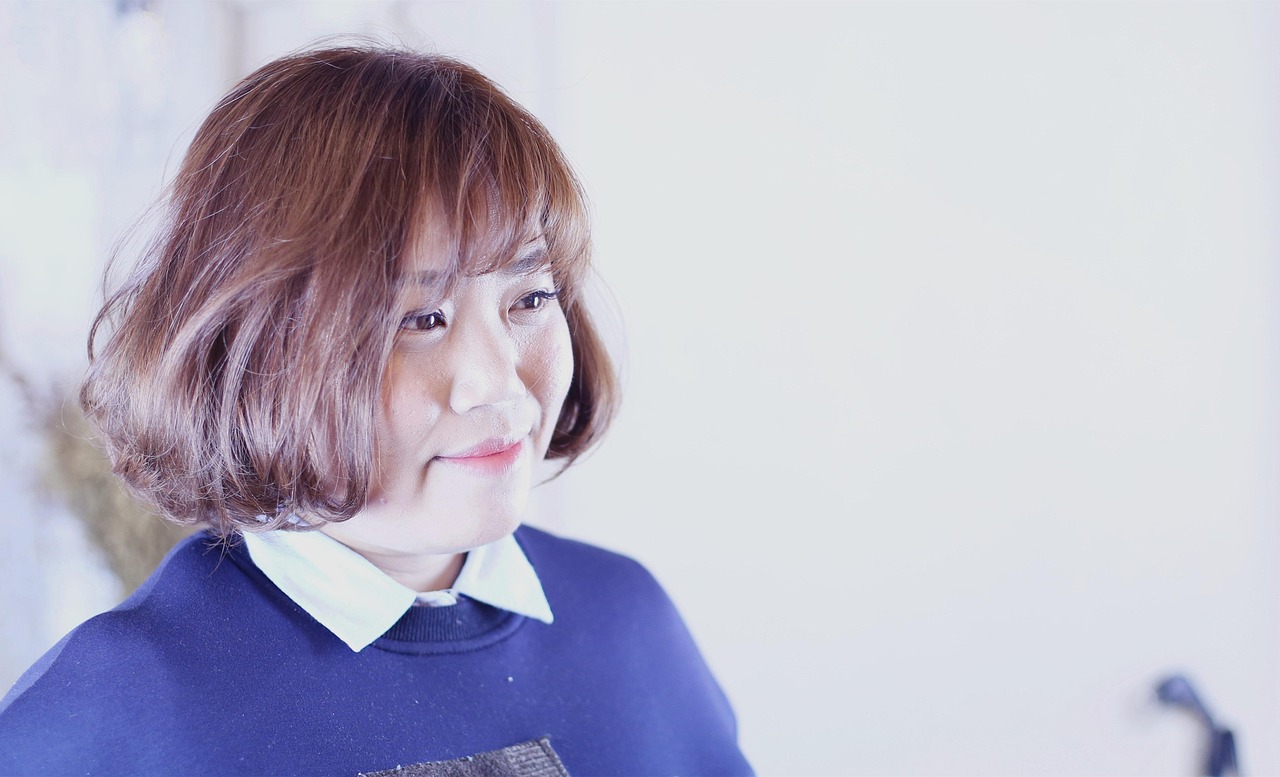 女短發(fā)流行趨勢(shì)，展現(xiàn)個(gè)性風(fēng)采的最新時(shí)尚魅力短發(fā)發(fā)型